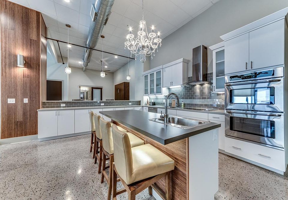 1st image of 825 Locust St #103