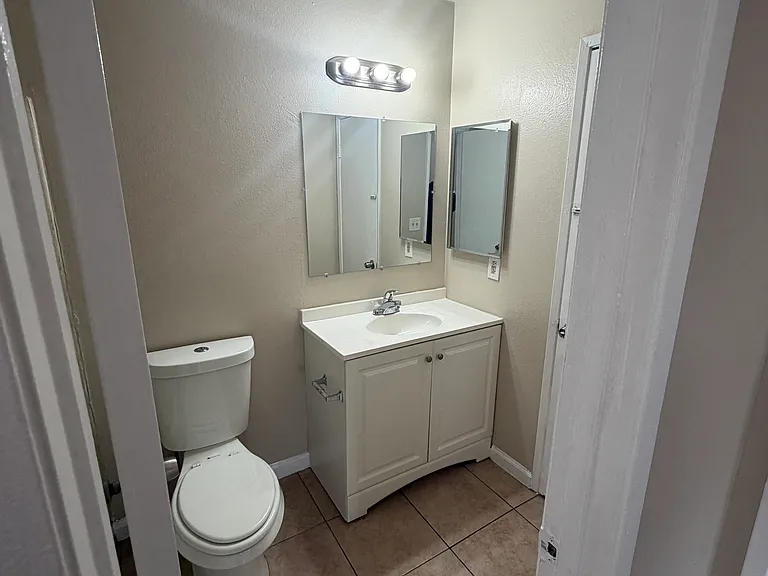 1602 E Fairfield Ct #4 — Photo 10