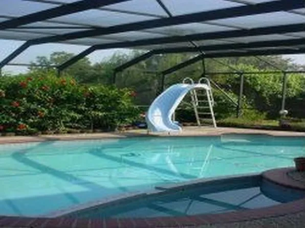 443 Huckleberry Dr, Lake Jackson, TX 77566