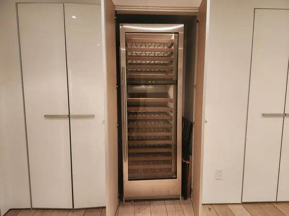 140 East 63rd Street image 3 of 27