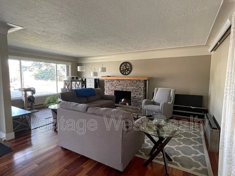 1291A Kelglen Cres — Photo 13
