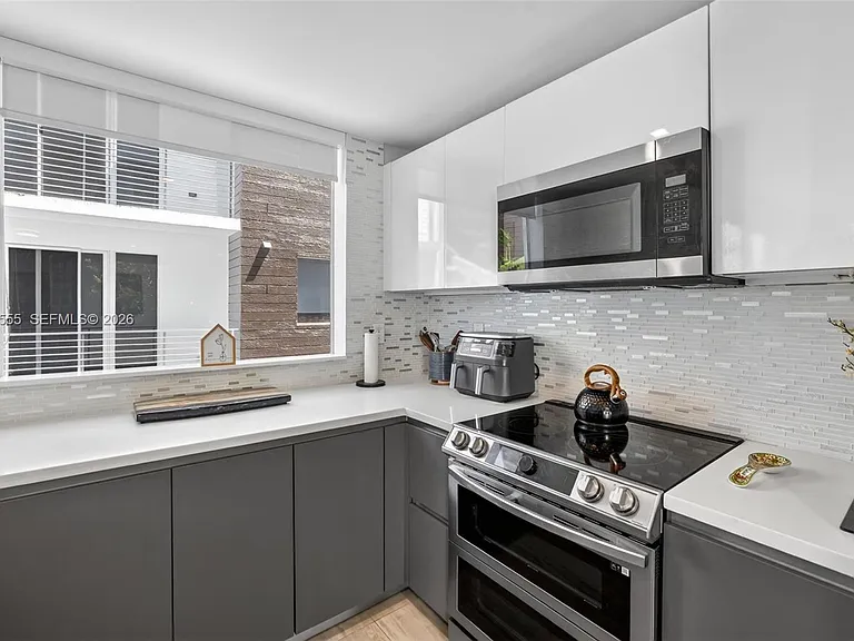 700 NE 14th Ave #311 — Photo 18