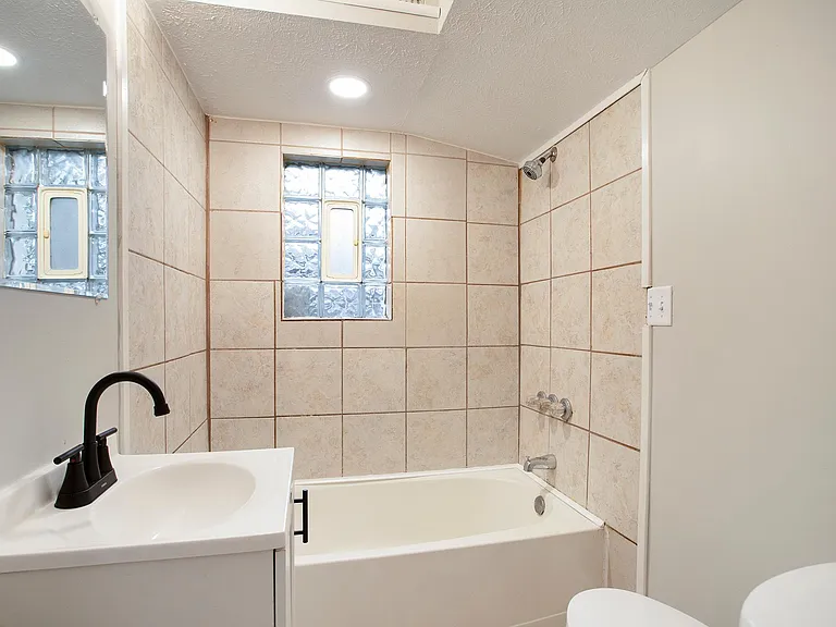 1822 S Warren St — Photo 9