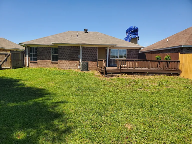 311 Green Meadow Dr — Photo 17
