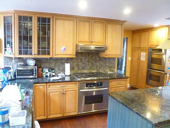 5th image of 210 S Lake Dr