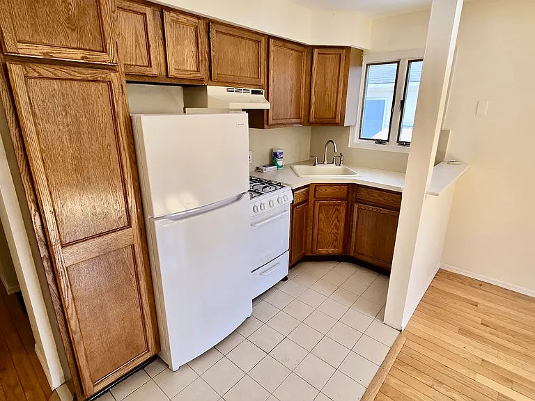 395 Chelsea St #2 — Photo 3