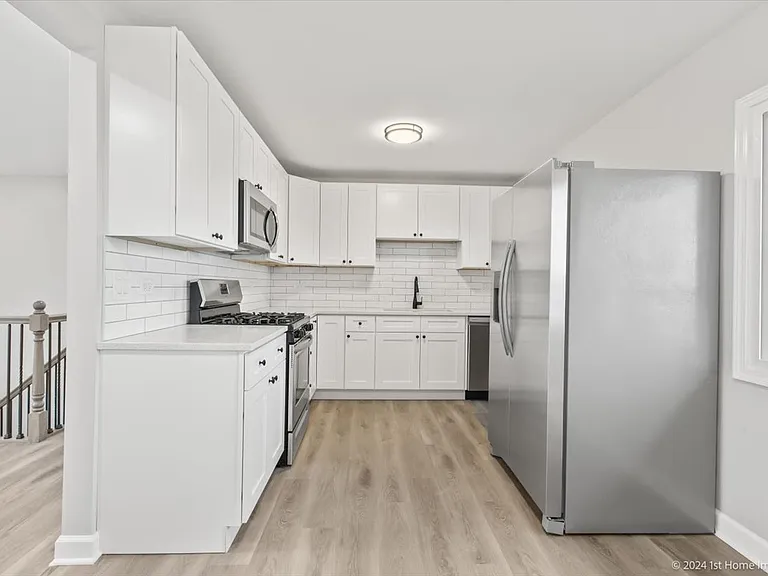 741 Yates Ave — Photo 10
