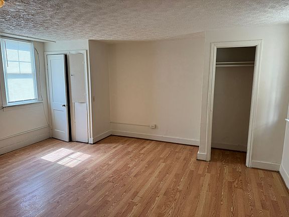 4th image of 123 W Burke St #401