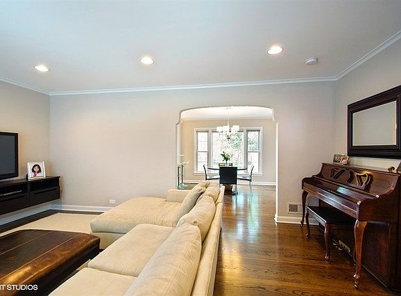4th image of 6313 N Leroy Ave