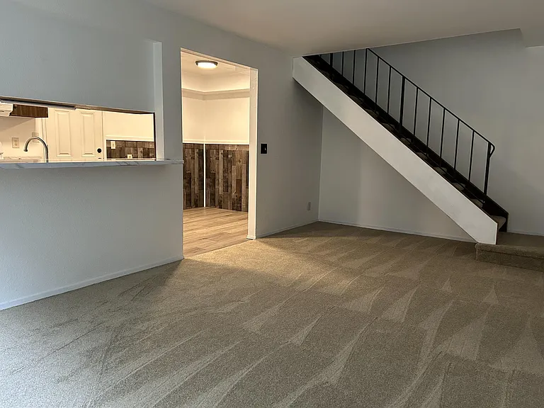 237 E Woodhill Ave #1 — Photo 8