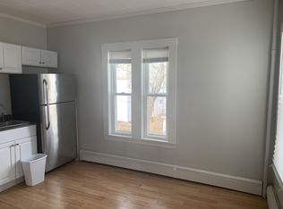 4 W Park St #1F, Franklin, MA 02038
