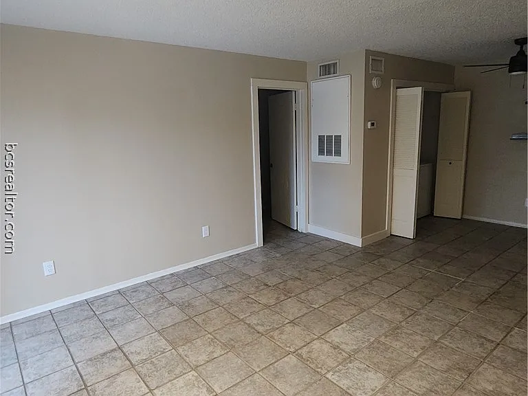 1901 Holleman Dr W #201 — Photo 5