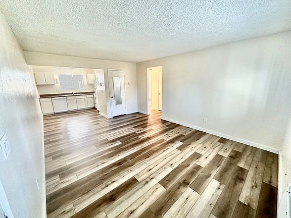 2nd image of 210 SW Rogue River Ave APT A