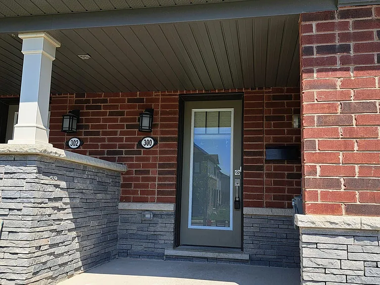 300 Bedrock Dr — Photo 2
