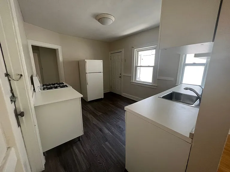 240 Irving Ave North — Photo 2