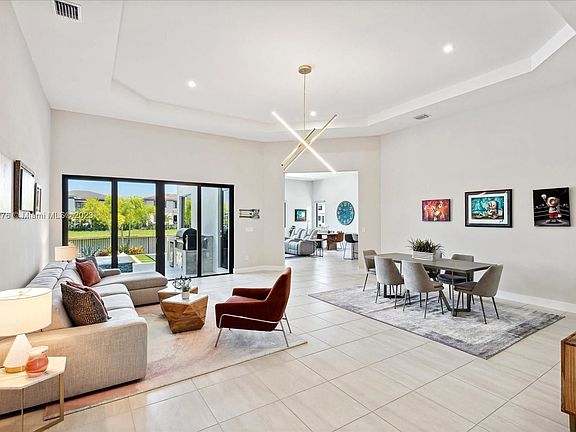 5th image of 10805 Estuary Dr
