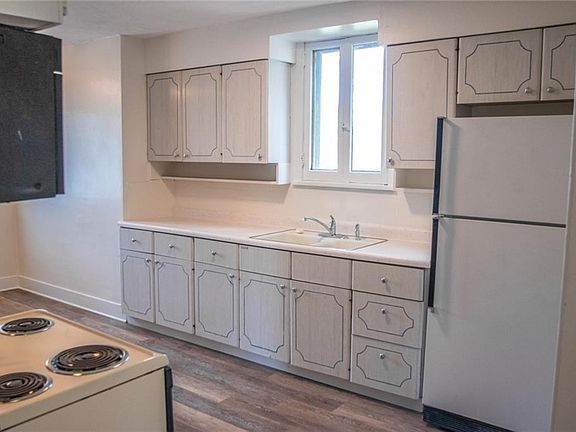 2nd image of 13408 Highlandview Ave