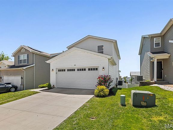 3rd image of 141 Rivermeade Ln