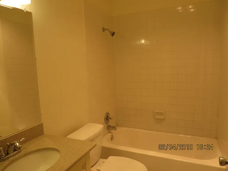2202 NE 4th St #10 — Photo 9
