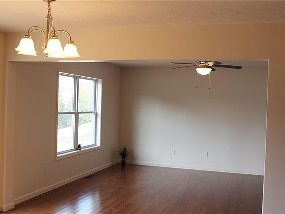 4th image of 173 Country Village Ln