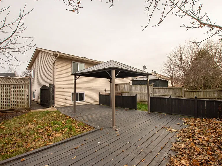 39 Mayfair Dr — Photo 22