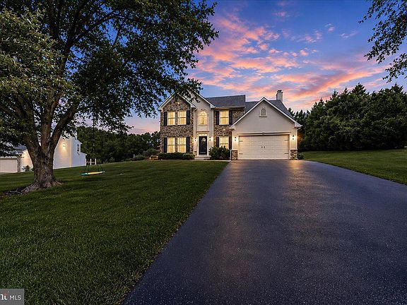 2nd image of 40 Caversham Dr
