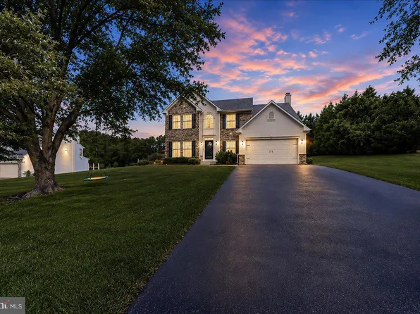 40 Caversham Dr, West Grove, PA 19390