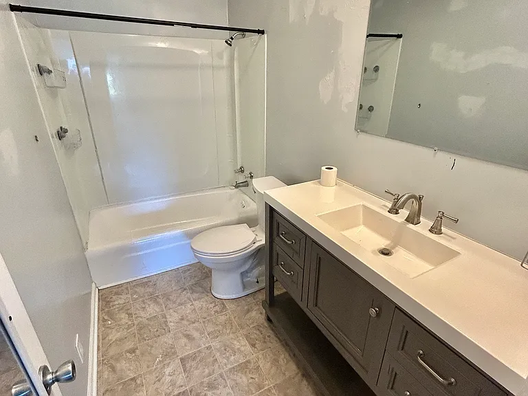 9470 Huggin Hollow Rd #2 — Photo 10