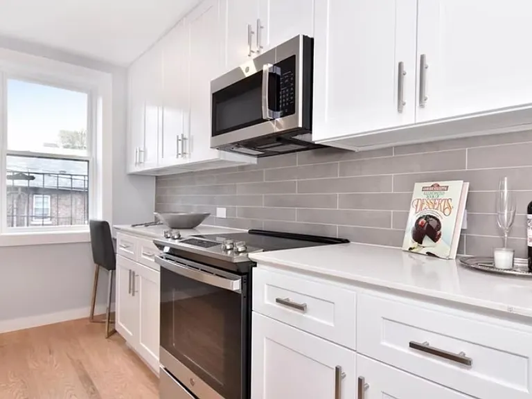 715 Portage Trl — Photo 4