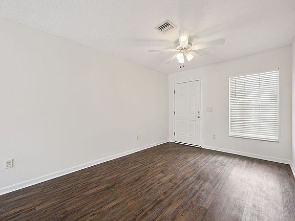 3rd image of 1105 N Rockingham Ave