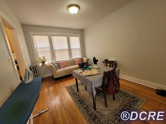 5th image of 1233 W Chase Ave #1W
