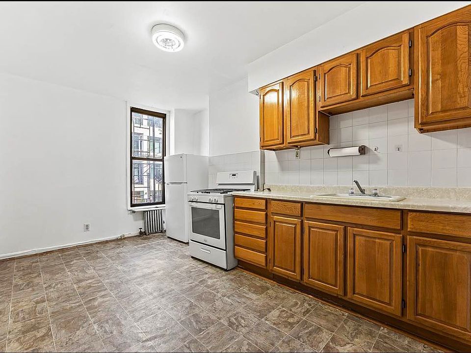1st image of 639A Baltic St Floor 2