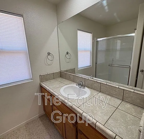 2106 W Lark Ave — Photo 12