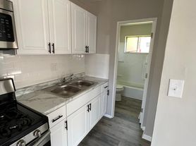 139 N Arlington St, Akron, OH