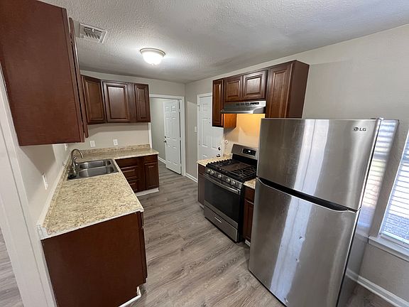 5th image of 1101 Vista Dr
