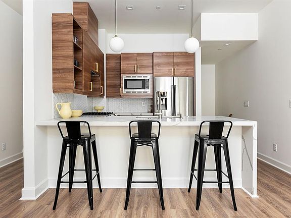 4th image of 1920 Park Ave #202