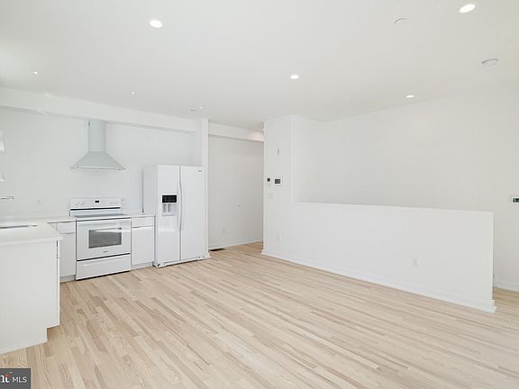 4th image of 1842 E Harold St #3