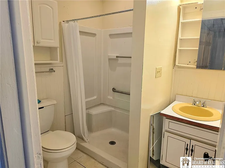329 Crossman St — Photo 8