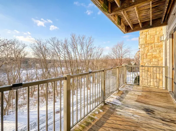 3110 Chestnut St #209, Chaska, MN 55318