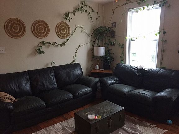 2nd image of 1016 W Clay St #A