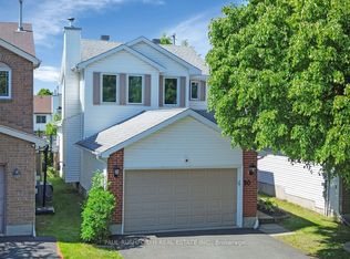 90 Acklam Ter, Ottawa, ON K2K2J1