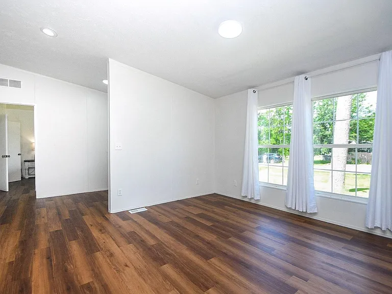 31606 Bryan St — Photo 13