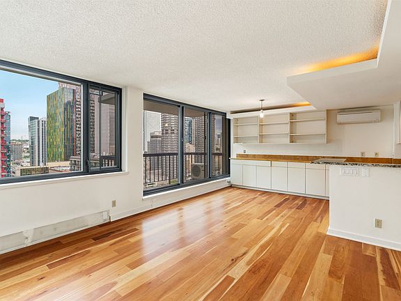 017-21003rdAveApt1905-Seattle-WA-98121-small