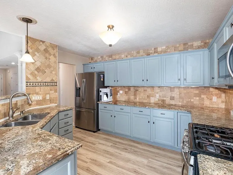 1972 Wedgewood Ln — Photo 8