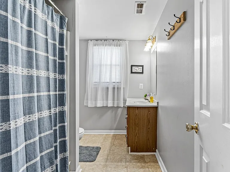 915 Lafayette Blvd #B — Photo 21