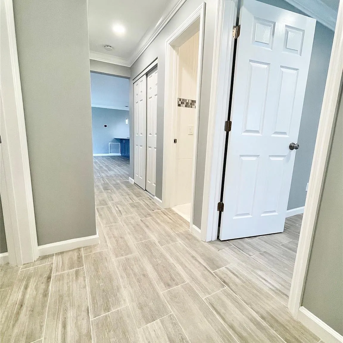 3 bed, 2.0 bath, 1427 sqft, $4,900 — Photo 3