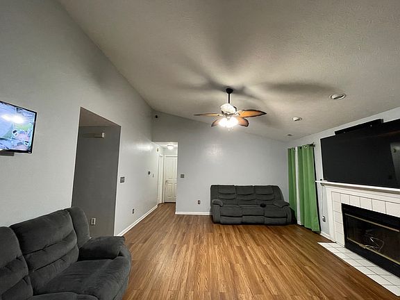 4th image of 1199 Acadia Ct