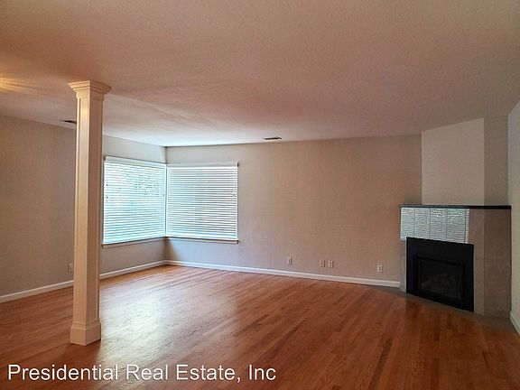 4th image of 884 Willow Glen Way
