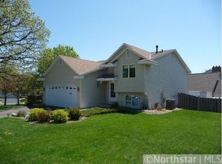 2750 Hodges Ln, Mounds View, MN 55112