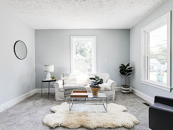 4th image of 9 S Fern Ave APT 2